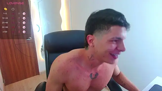 Snapshot of harrisoncuper chatting on 10-06-25, 12:30 harrisoncuper online show from 10-06-25, 12:30