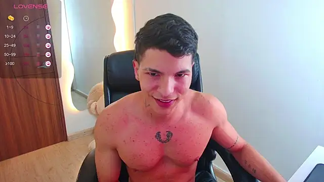 Snapshot of harrisoncuper chatting on 10-15-25, 03:17 harrisoncuper online show from 10-15-25, 03:17