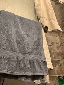 Snapshot of KcCumz19 chatting on 12-21-25, 10:28 KcCumz19 online show from 12-21-25, 10:28