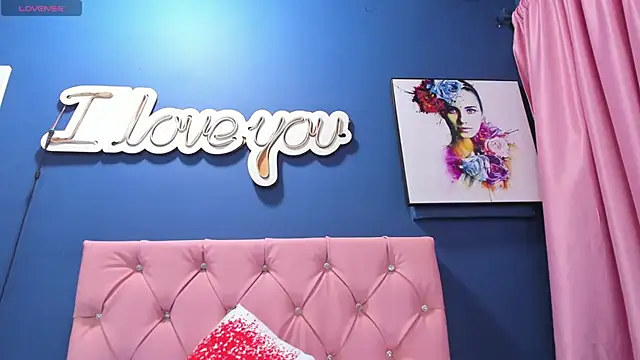 Snapshot of _Valeria_Brown chatting on 09-28-25, 08:03 Valeria Brown online show from 09-28-25, 08:03