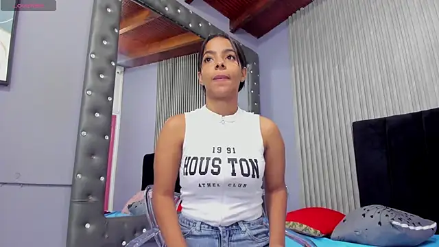 Snapshot of _Valeria_Brown chatting on 12-21-25, 08:16 Valeria Brown online show from 12-21-25, 08:16