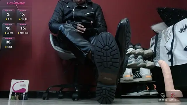 Snapshot of TomLover_12 chatting on 12-05-24, 12:00 TomLover 12 online show from 12-05-24, 12:00