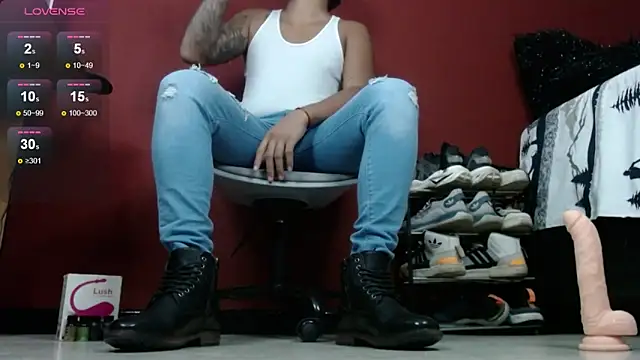 Snapshot of TomLover_12 chatting on 12-06-24, 10:49 TomLover 12 online show from 12-06-24, 10:49