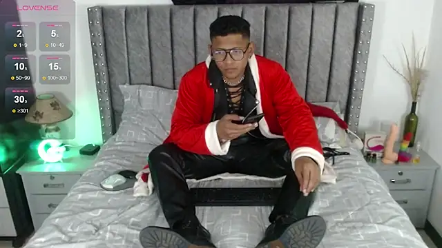 Snapshot of TomLover_12 chatting on 12-18-24, 09:40 TomLover 12 online show from 12-18-24, 09:40