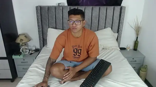 Snapshot of TomLover_12 chatting on 12-28-24, 05:03 TomLover 12 online show from 12-28-24, 05:03