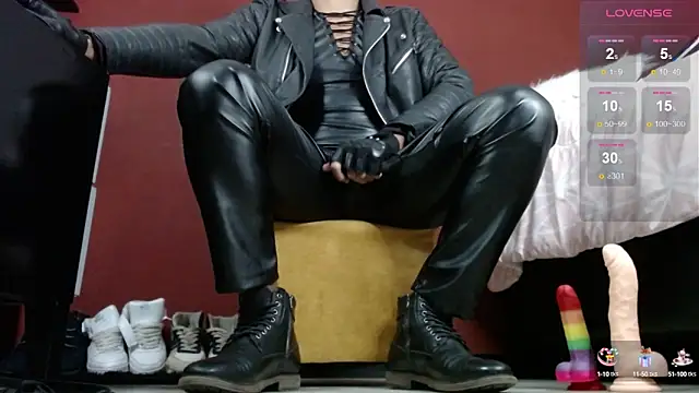 Snapshot of TomLover_12 chatting on 01-30-25, 11:01 TomLover 12 online show from 01-30-25, 11:01