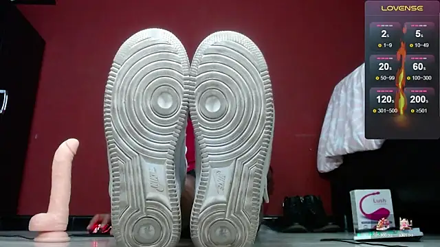 Snapshot of TomLover_12 chatting on 02-06-25, 11:37 TomLover 12 online show from 02-06-25, 11:37