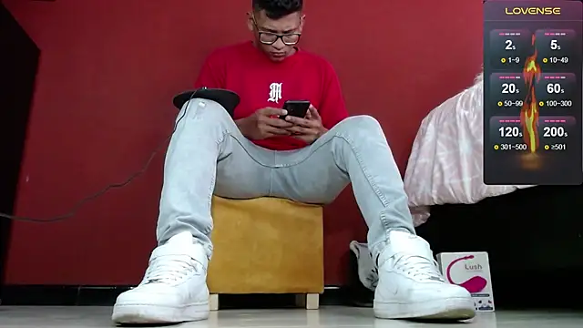 Snapshot of TomLover_12 chatting on 02-07-25, 07:17 TomLover 12 online show from 02-07-25, 07:17