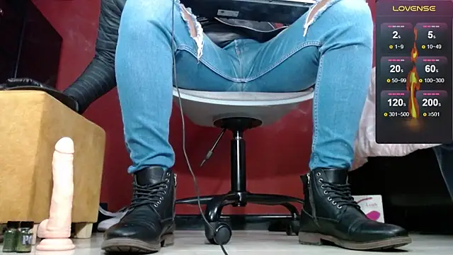 Snapshot of TomLover_12 chatting on 02-09-25, 03:45 TomLover 12 online show from 02-09-25, 03:45