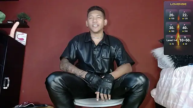 Snapshot of TomLover_12 chatting on 02-15-25, 06:44 TomLover 12 online show from 02-15-25, 06:44