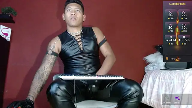 Snapshot of TomLover_12 chatting on 02-16-25, 09:59 TomLover 12 online show from 02-16-25, 09:59