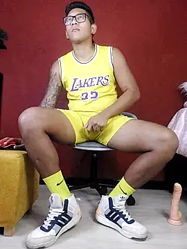 Snapshot of TomLover_12 chatting on 02-19-25, 09:36 TomLover 12 online show from 02-19-25, 09:36