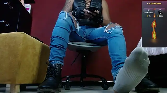 Snapshot of TomLover_12 chatting on 02-21-25, 11:01 TomLover 12 online show from 02-21-25, 11:01