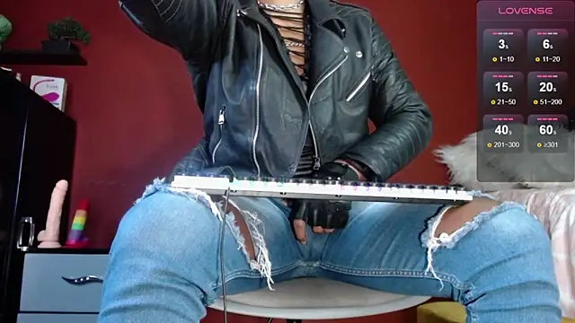 Snapshot of TomLover_12 chatting on 03-22-25, 10:59 TomLover 12 online show from 03-22-25, 10:59