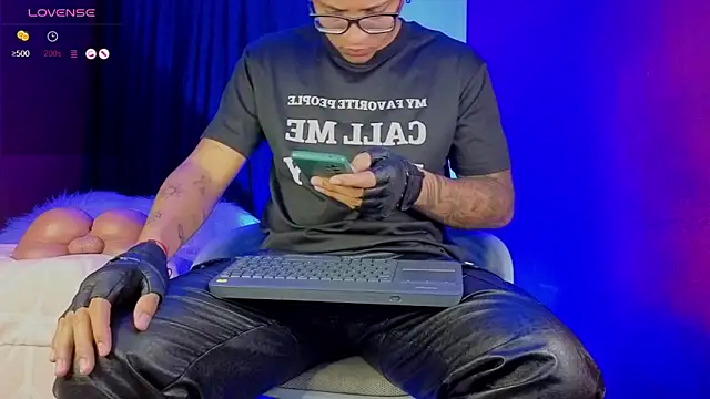 Snapshot of TomLover_12 chatting on 10-05-25, 11:35 TomLover 12 online show from 10-05-25, 11:35