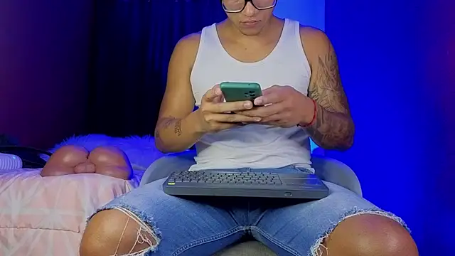 Snapshot of TomLover_12 chatting on 10-08-25, 12:19 TomLover 12 online show from 10-08-25, 12:19