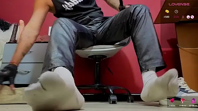 Snapshot of TomLover_12 chatting on 10-16-25, 01:39 TomLover 12 online show from 10-16-25, 01:39