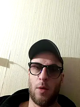 Snapshot of Super4len20 chatting on 11-17-25, 08:47 Super4len20 online show from 11-17-25, 08:47