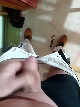 Snapshot of GeilerSchweizer chatting on 01-21-25, 09:03 GeilerSchweizer online show from 01-21-25, 09:03