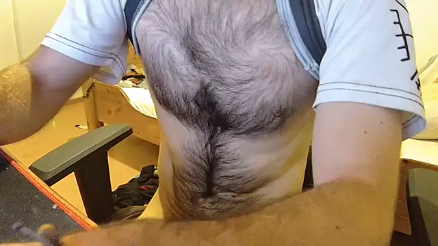 Snapshot of KmlBI26 chatting on 10-31-25, 07:31 KmlBI26 online show from 10-31-25, 07:31