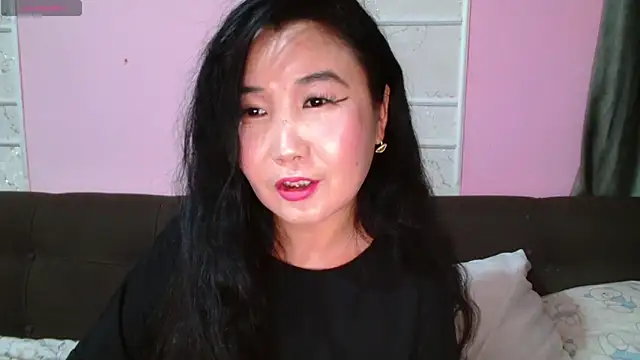 Snapshot of Bet_Lu chatting on 10-21-25, 04:35 Bet Lu online show from 10-21-25, 04:35