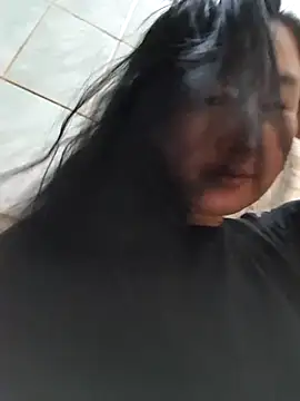 Snapshot of Bet_Lu chatting on 11-15-25, 10:45 Bet Lu online show from 11-15-25, 10:45