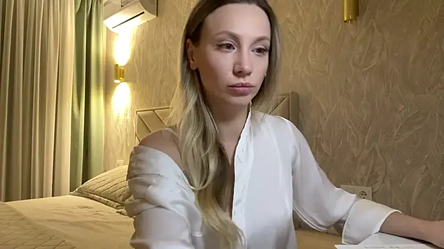 Snapshot of Alice_Wonders chatting on 01-23-25, 07:18 Alice Wonders online show from 01-23-25, 07:18
