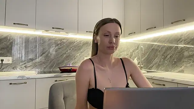 Snapshot of Alice_Wonders chatting on 02-28-25, 09:15 Alice Wonders online show from 02-28-25, 09:15