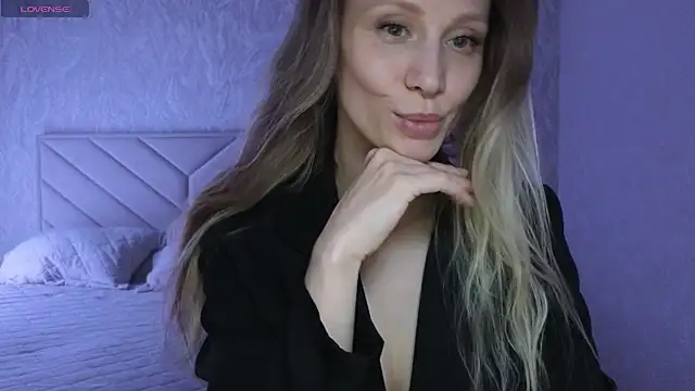 Snapshot of Alice_Wonders chatting on 03-20-25, 05:15 Alice Wonders online show from 03-20-25, 05:15