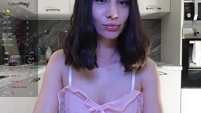 Snapshot of Alice_Wonders chatting on 10-10-25, 07:24 Alice Wonders online show from 10-10-25, 07:24