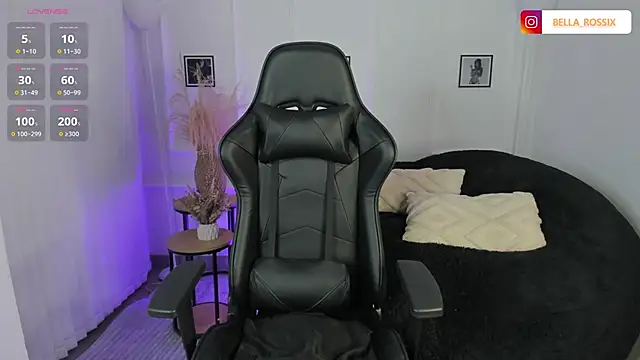 Snapshot of BellaRossii chatting on 11-12-25, 12:44 BellaRossii online show from 11-12-25, 12:44