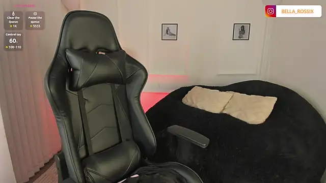 Snapshot of BellaRossii chatting on 11-28-25, 02:14 BellaRossii online show from 11-28-25, 02:14