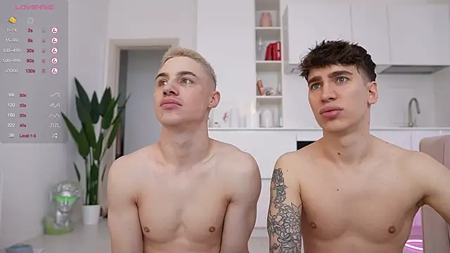 Snapshot of Evan__White_ chatting on 02-12-25, 07:34 Evan White online show from 02-12-25, 07:34