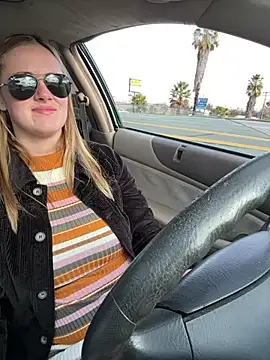 Snapshot of ClumsyLink chatting on 12-24-24, 07:44 ClumsyLink online show from 12-24-24, 07:44