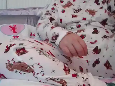 Snapshot of RealLittleRedRidingHood chatting on 11-12-25, 01:55 RealLittleRedRidingHood online show from 11-12-25, 01:55