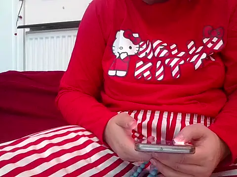 Snapshot of RealLittleRedRidingHood chatting on 11-13-25, 09:52 RealLittleRedRidingHood online show from 11-13-25, 09:52