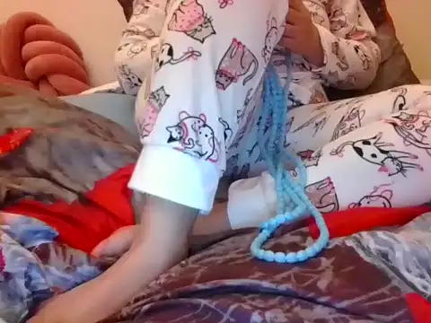 Snapshot of RealLittleRedRidingHood chatting on 11-22-25, 03:55 RealLittleRedRidingHood online show from 11-22-25, 03:55