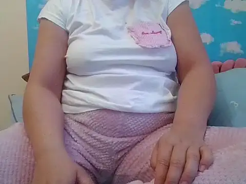 Snapshot of RealLittleRedRidingHood chatting on 03-31-26, 05:24 RealLittleRedRidingHood online show from 03-31-26, 05:24