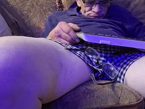 Snapshot of highstepper500 chatting on 01-19-25, 06:20 highstepper500 online show from 01-19-25, 06:20