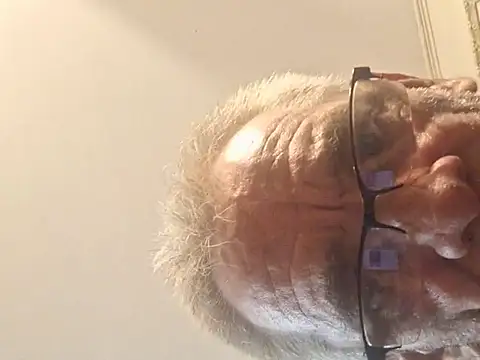 Snapshot of highstepper500 chatting on 09-20-25, 04:13 highstepper500 online show from 09-20-25, 04:13