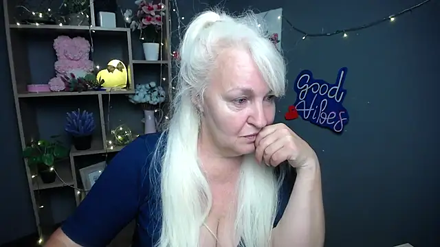 Snapshot of BlondyLeeBest chatting on 07-11-26, 06:43 BlondyLeeBest online show from 07-11-26, 06:43