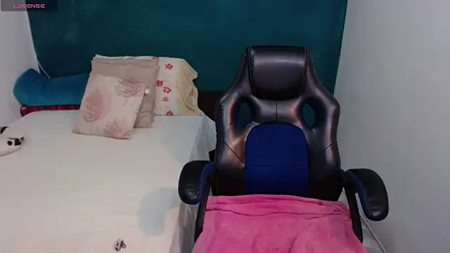 scaelettdubois online show from 04-06-26, 12:52