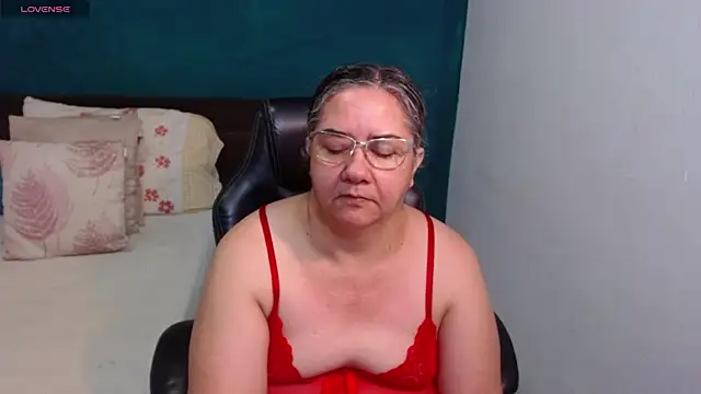 Snapshot of scaelettdubois chatting on 06-14-26, 10:23 scaelettdubois online show from 06-14-26, 10:23