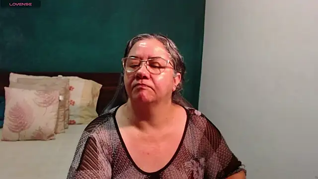 Snapshot of scaelettdubois chatting on 07-10-26, 07:23 scaelettdubois online show from 07-10-26, 07:23