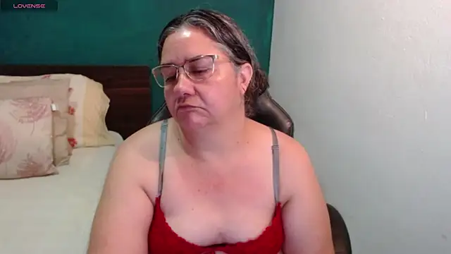 Snapshot of scaelettdubois chatting on 07-19-26, 11:41 scaelettdubois online show from 07-19-26, 11:41
