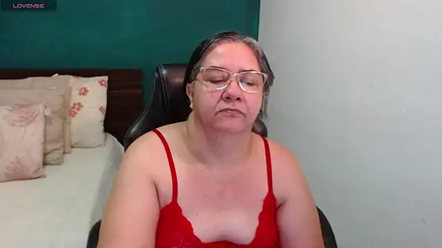 Snapshot of scaelettdubois chatting on 07-21-26, 01:41 scaelettdubois online show from 07-21-26, 01:41