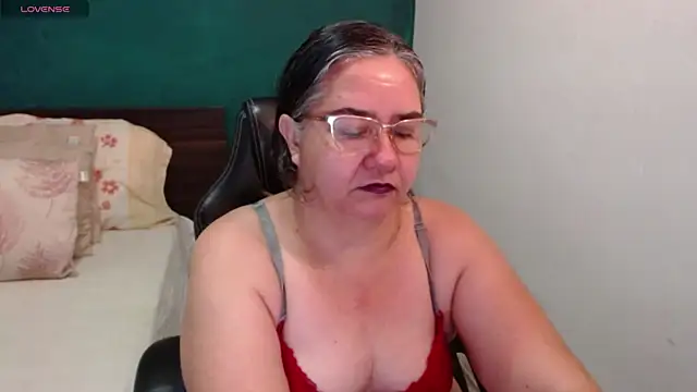 Snapshot of scaelettdubois chatting on 07-22-26, 01:30 scaelettdubois online show from 07-22-26, 01:30