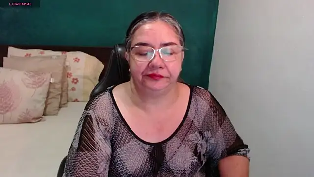 Snapshot of scaelettdubois chatting on 07-23-26, 01:19 scaelettdubois online show from 07-23-26, 01:19