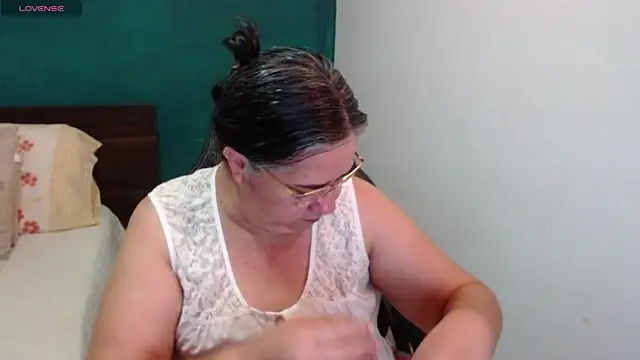 Snapshot of scaelettdubois chatting on 07-24-26, 12:19 scaelettdubois online show from 07-24-26, 12:19