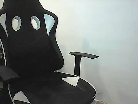 Snapshot of Kalel17073 chatting on 06-18-26, 04:11 Kalel17073 online show from 06-18-26, 04:11